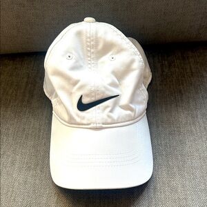 White Nike Golf Baseball Hat